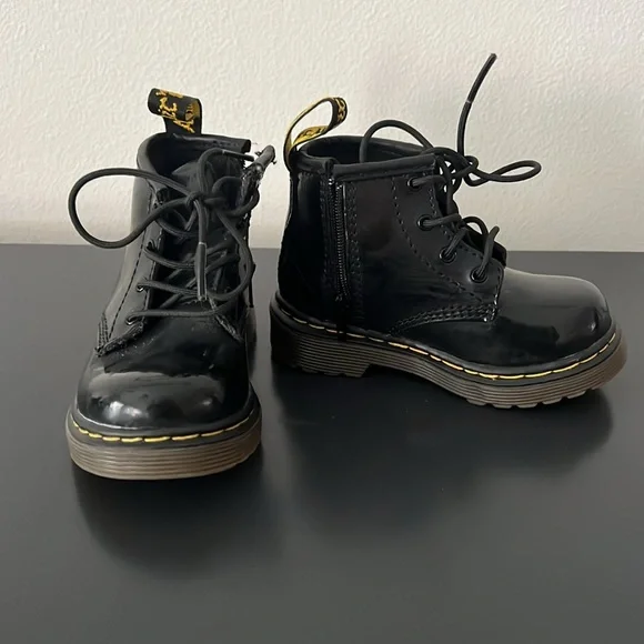 Black patent little kids Dr. Martens - Picture 2 of 3